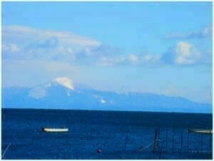 雪を被った伊吹山（琵琶湖西岸から撮影）