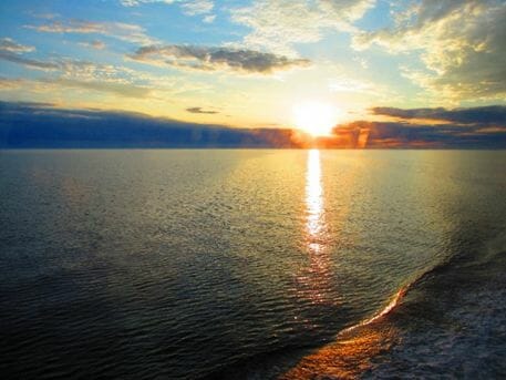 北海に沈み行く夕陽
